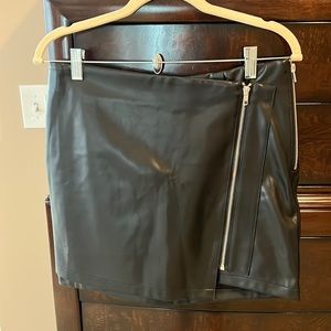 Pleather mini skirt, side zipper
